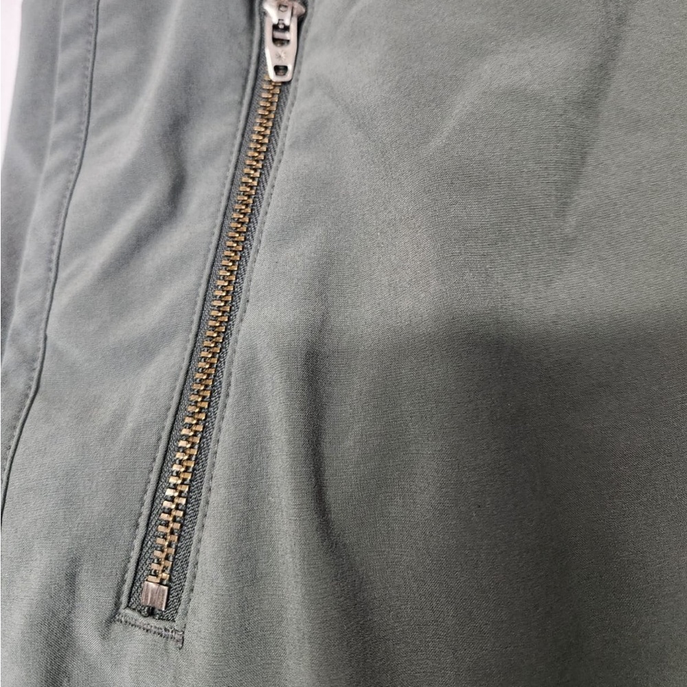 Athleta Grey Scort